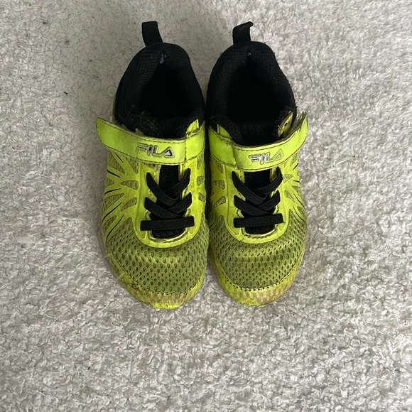 Size 9 Sneakers - Picture 8 of 12